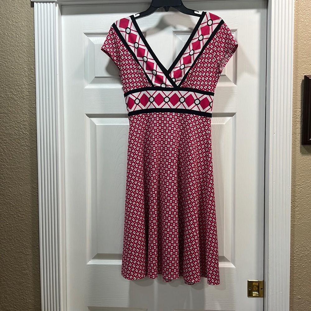 Maggy L size 6 95% polyester 5% spandex.